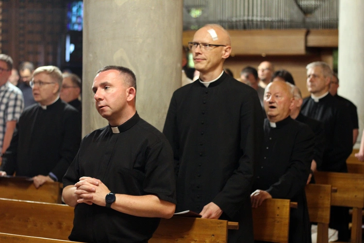 Głosowanie członków komisji synodalnych nad dokumentem roboczym (koniec etapu wiosennego)