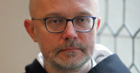 Nie tylko kamienie. Czy protesty pod kuriami pomagają skrzywdzonym w Kościele?
