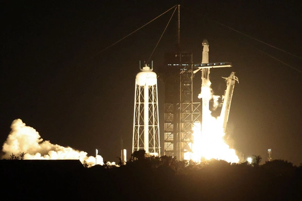 Start rakiety Falcon 9 z kapsułą Crew Dragon z Centrum Kosmicznego Johna F. Kennedy’ego na przylądku Canaveral na Florydzie, 25 bm. 