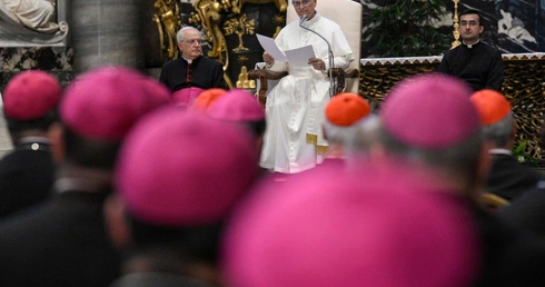 Papież zachęca biskupów, by byli budowniczymi jedności