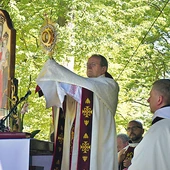 Modlitwę poprzedziło powitanie pielgrzymów. Następnie odbyła się krótka adoracja, a po niej liturgia.