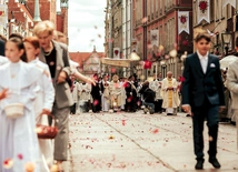 W celebracji uczestniczyły tłumy wiernych. 
