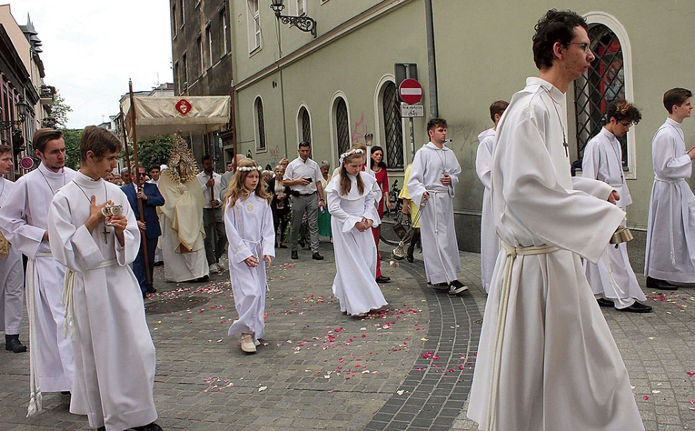 Procesja przeszła ulicami starówki.
