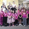 Wśród oazowiczów byli również najmłodsi z Oaz Dzieci Bożych (na zdjęciu grupa z Buczkowic z ks. G. Piekiełką). 