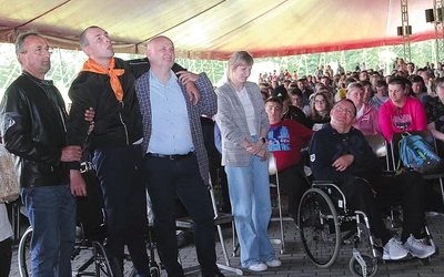 Na zdjęciu goście spotkania – P. Owsianny (trzeci z lewej) i P. Wencek (pierwszy z prawej).