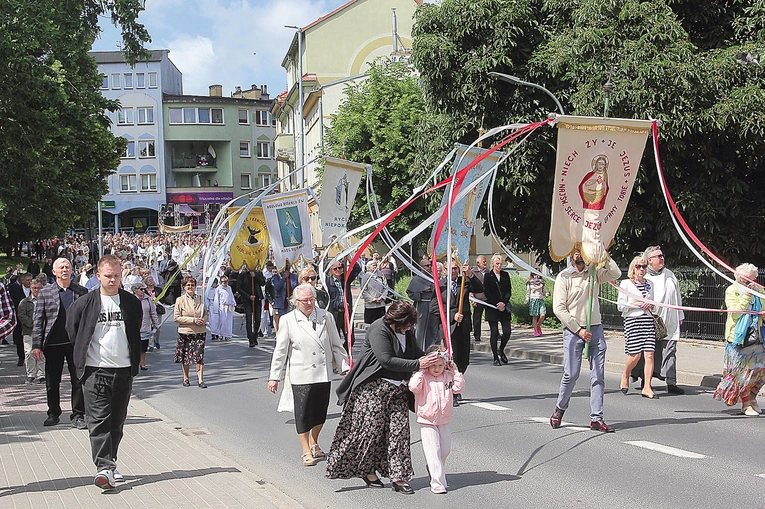 Procesja przeszła ulicami Koszalina, głośno obwieszczając moc Ciała i Krwi Pańskiej. 