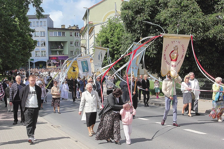 Procesja przeszła ulicami Koszalina, głośno obwieszczając moc Ciała i Krwi Pańskiej. 