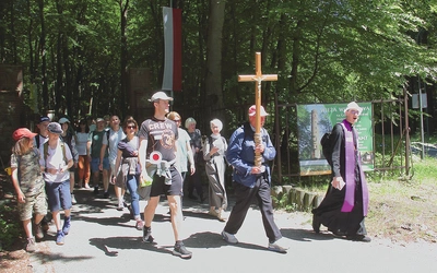 Pątnicy wyszli po południu w kierunku Polanowa.