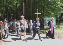 Pątnicy wyszli po południu w kierunku Polanowa.