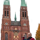 Redaktorem albumu jest Wojciech Schäffer, dyrektor Archiwum Archidiecezjalnego w Katowicach.