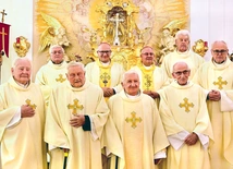 Mimo upływu lat jubilaci wciąż zachowują pogodę ducha i na miarę sił wspierają Kościół kapłańską posługą, modlitwą i świadectwem życia.