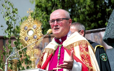 – Przez dziewięć i pół wieku piszemy kolejne rozdziały Dziejów Apostolskich – przypominał w czasie jubileuszu biskup płocki.