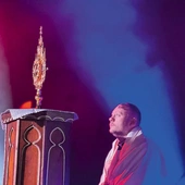 Kulminacyjnym punktem wydarzenia była adoracja Najświętszego Sakramentu, którą poprowadził ks. Mateusz Kulig.