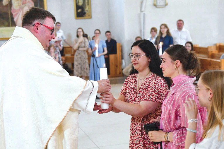 – Dlaczego  warto pojechać na oazę? Odpowiedzi może być tyle, ilu jest uczestników i posługujących. Ale podam tylko jeden, moim zdaniem ważny, powód: doświadczenie miłującego i działającego we wspólnocie Boga, który chce hojnie dawać. Nam pozostaje tylko z otwartym sercem Go przyjąć – podkreśla diecezjalny moderator Ruchu Światło–Życie. 