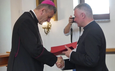 Księża w nowych parafiach - dekrety nominacyjne rozdane