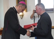 Księża w nowych parafiach - dekrety nominacyjne rozdane
