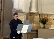 Tajemnica wazonu z fasady kościoła