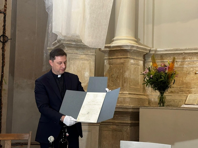Tajemnica wazonu z fasady kościoła