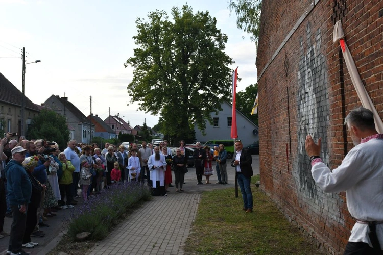 Wianki, mural, koncert i ognisko