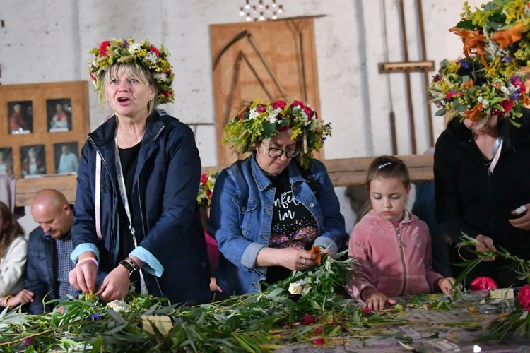 Wianki, mural, koncert i ognisko