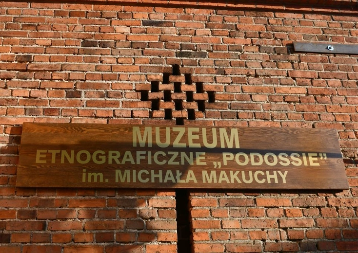 Wianki, mural, koncert i ognisko
