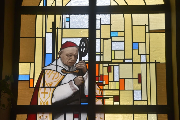 Nowe witraże w Łomnicy Zdroju