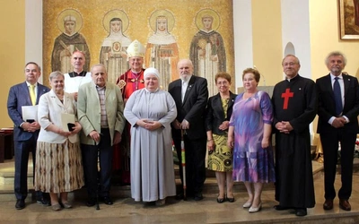 Dziesięć osób wyróżnionych medalem Servire Populo