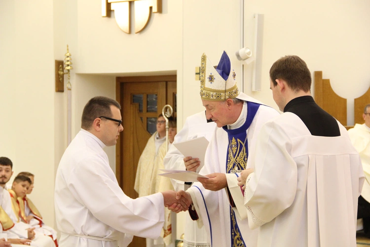 Tarnów. Błogosławieństwo nadzwyczajnych szafarzy Komunii św. 2025