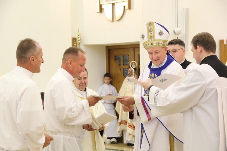 Tarnów. Błogosławieństwo nadzwyczajnych szafarzy Komunii św. 2025