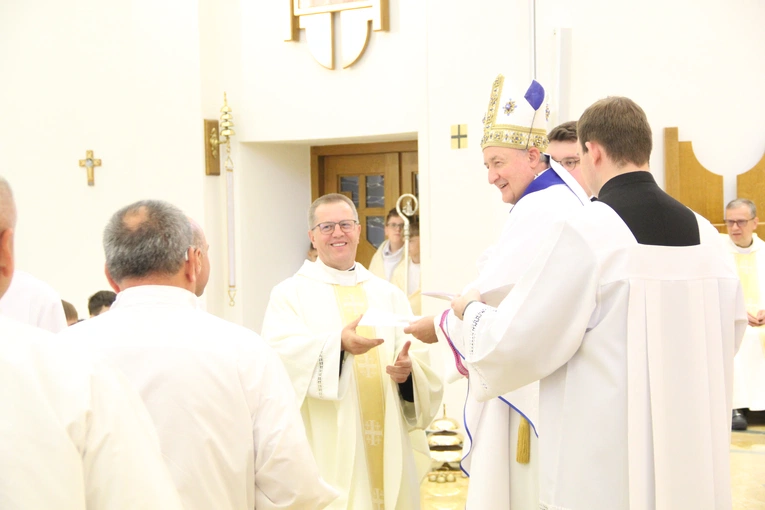 Tarnów. Błogosławieństwo nadzwyczajnych szafarzy Komunii św. 2025