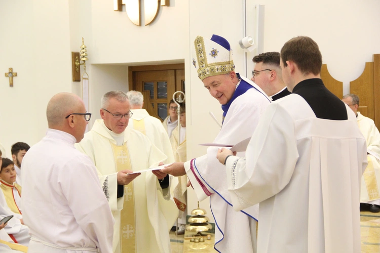 Tarnów. Błogosławieństwo nadzwyczajnych szafarzy Komunii św. 2025