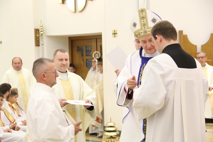 Tarnów. Błogosławieństwo nadzwyczajnych szafarzy Komunii św. 2025