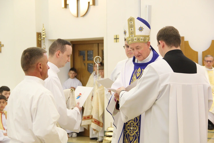 Tarnów. Błogosławieństwo nadzwyczajnych szafarzy Komunii św. 2025