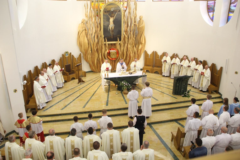 Tarnów. Błogosławieństwo nadzwyczajnych szafarzy Komunii św. 2025