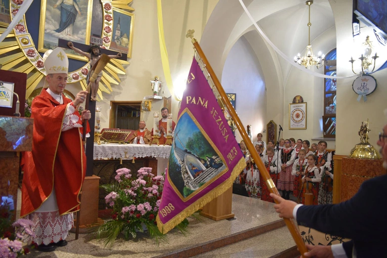 Sztandar Arcybractwa NSPJ w Marcinkowicach