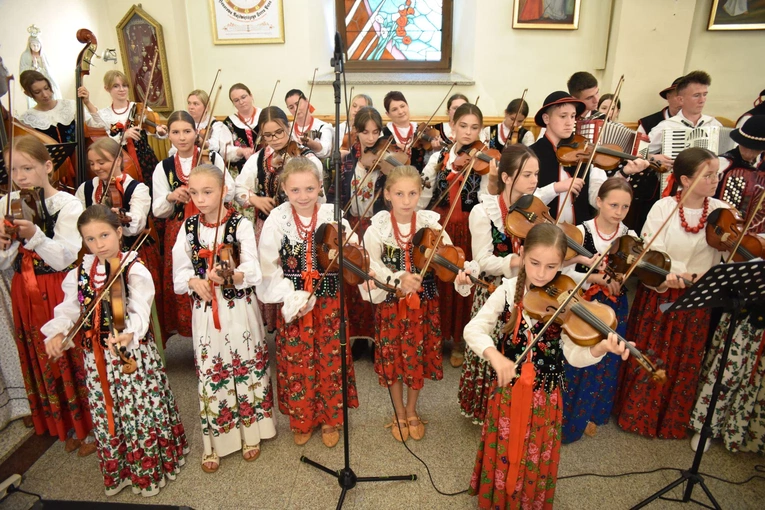 Sztandar Arcybractwa NSPJ w Marcinkowicach