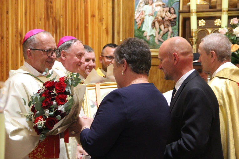 Jurków. 100-lecie parafii i prymicje bp. Jerzego Kołodzieja