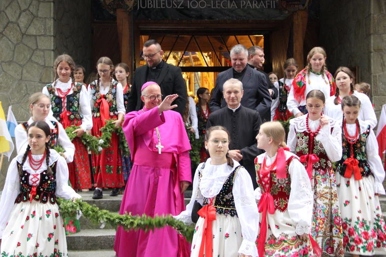 Jurków. 100-lecie parafii i prymicje bp. Jerzego Kołodzieja