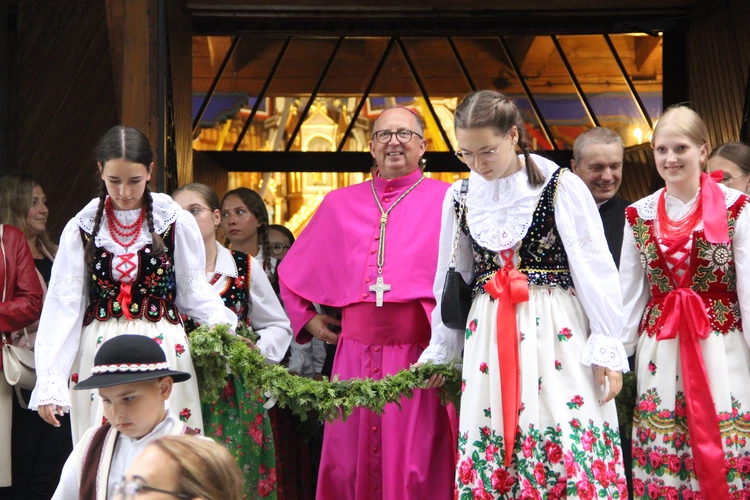 Jurków. 100-lecie parafii i prymicje bp. Jerzego Kołodzieja