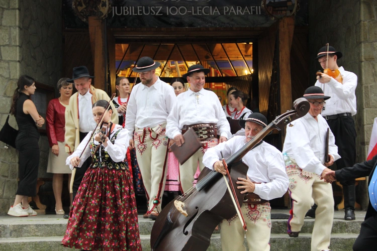 Jurków. 100-lecie parafii i prymicje bp. Jerzego Kołodzieja