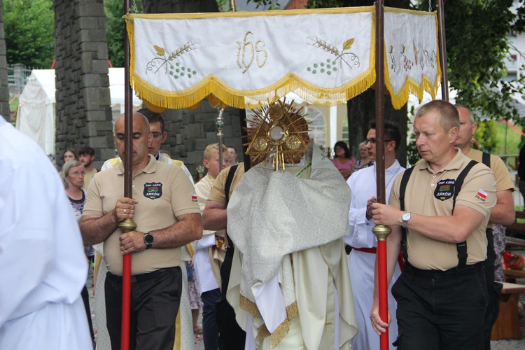 Jurków. 100-lecie parafii i prymicje bp. Jerzego Kołodzieja