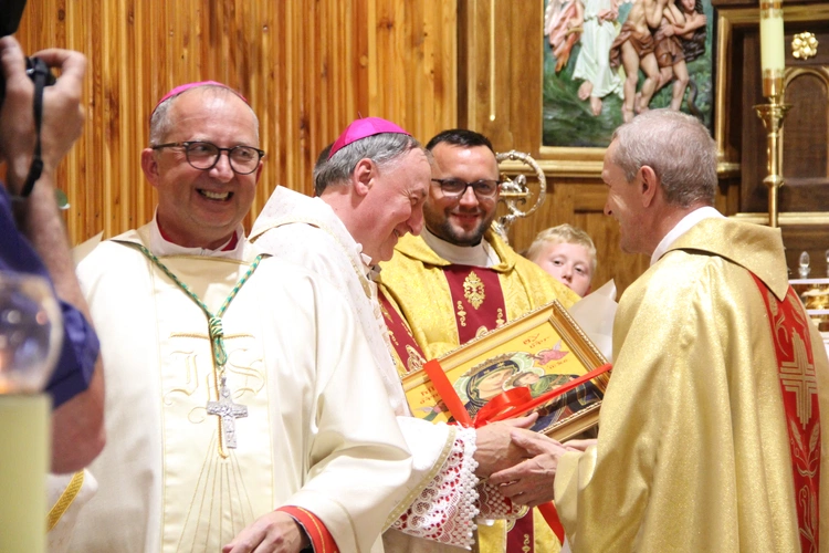 Jurków. 100-lecie parafii i prymicje bp. Jerzego Kołodzieja