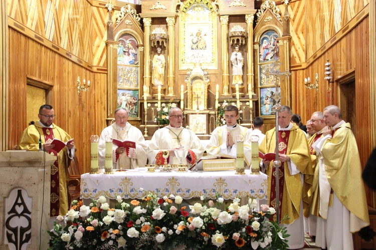 Jurków. 100-lecie parafii i prymicje bp. Jerzego Kołodzieja