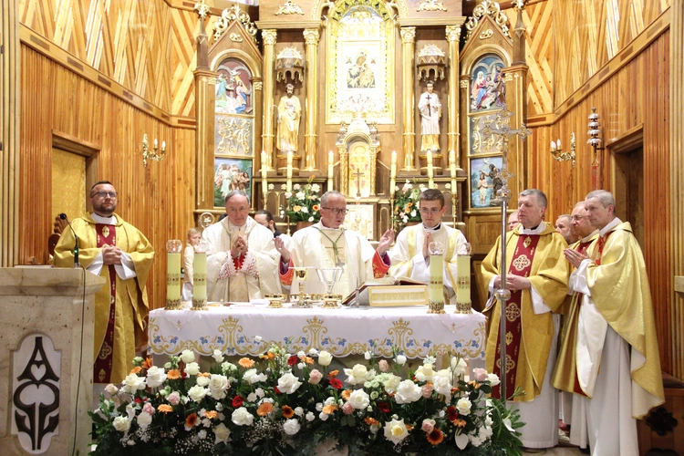 Jurków. 100-lecie parafii i prymicje bp. Jerzego Kołodzieja