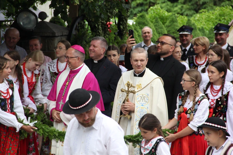 Jurków. 100-lecie parafii i prymicje bp. Jerzego Kołodzieja