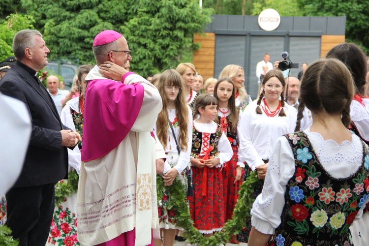 Jurków. 100-lecie parafii i prymicje bp. Jerzego Kołodzieja