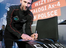 Lecąc w kosmos, badamy Ziemię. Tomasz Rożek o drugim Polaku w kosmosie