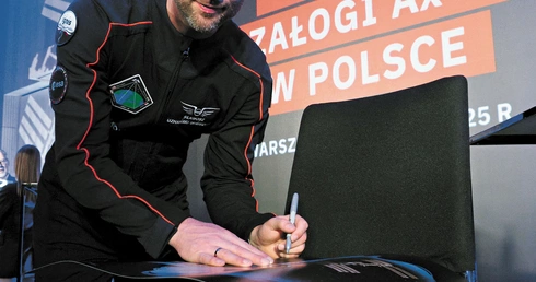 Lecąc w kosmos, badamy Ziemię. Tomasz Rożek o drugim Polaku w kosmosie