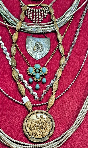 Olimpijski brąz podarowany Pani  Kazimierzowskiej.