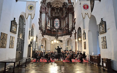 Monumentalne organy zagrały razem z gdańskimi filharmonikami.